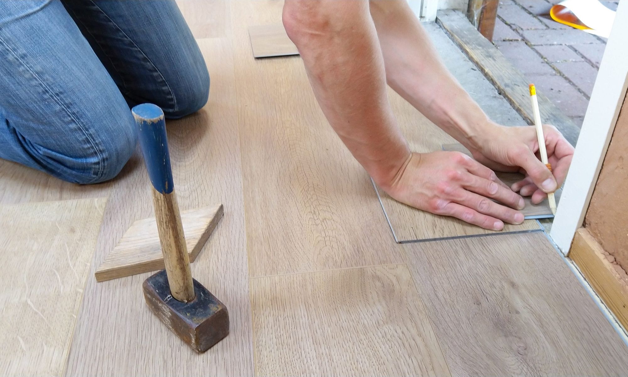 Vinyl Flooring vs. Laminate Flooring: The Pros and Cons