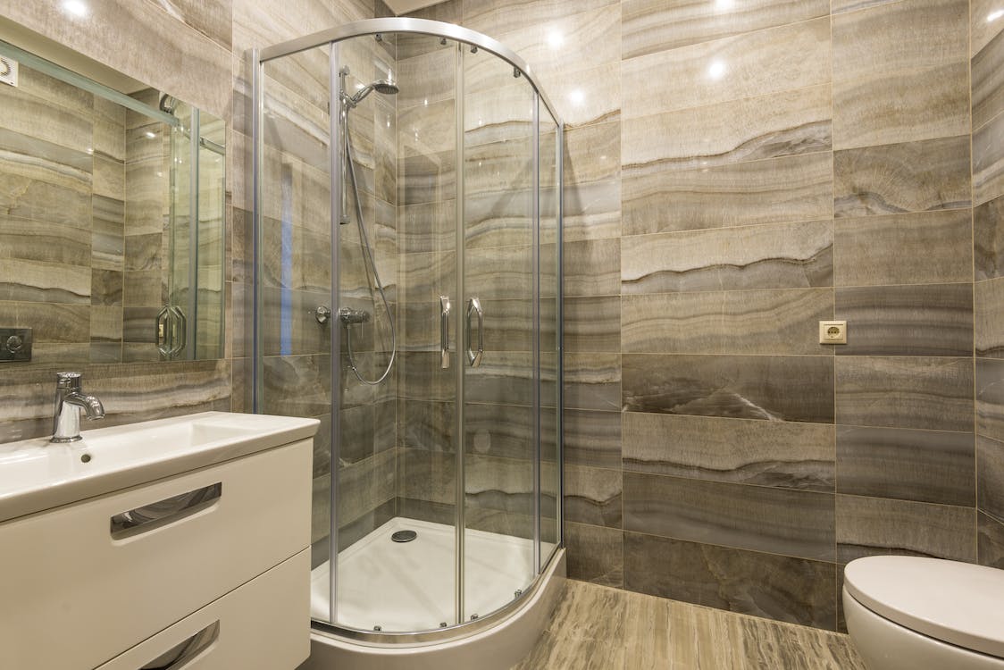 A Guide to Walk-In Showers for the Elderly 