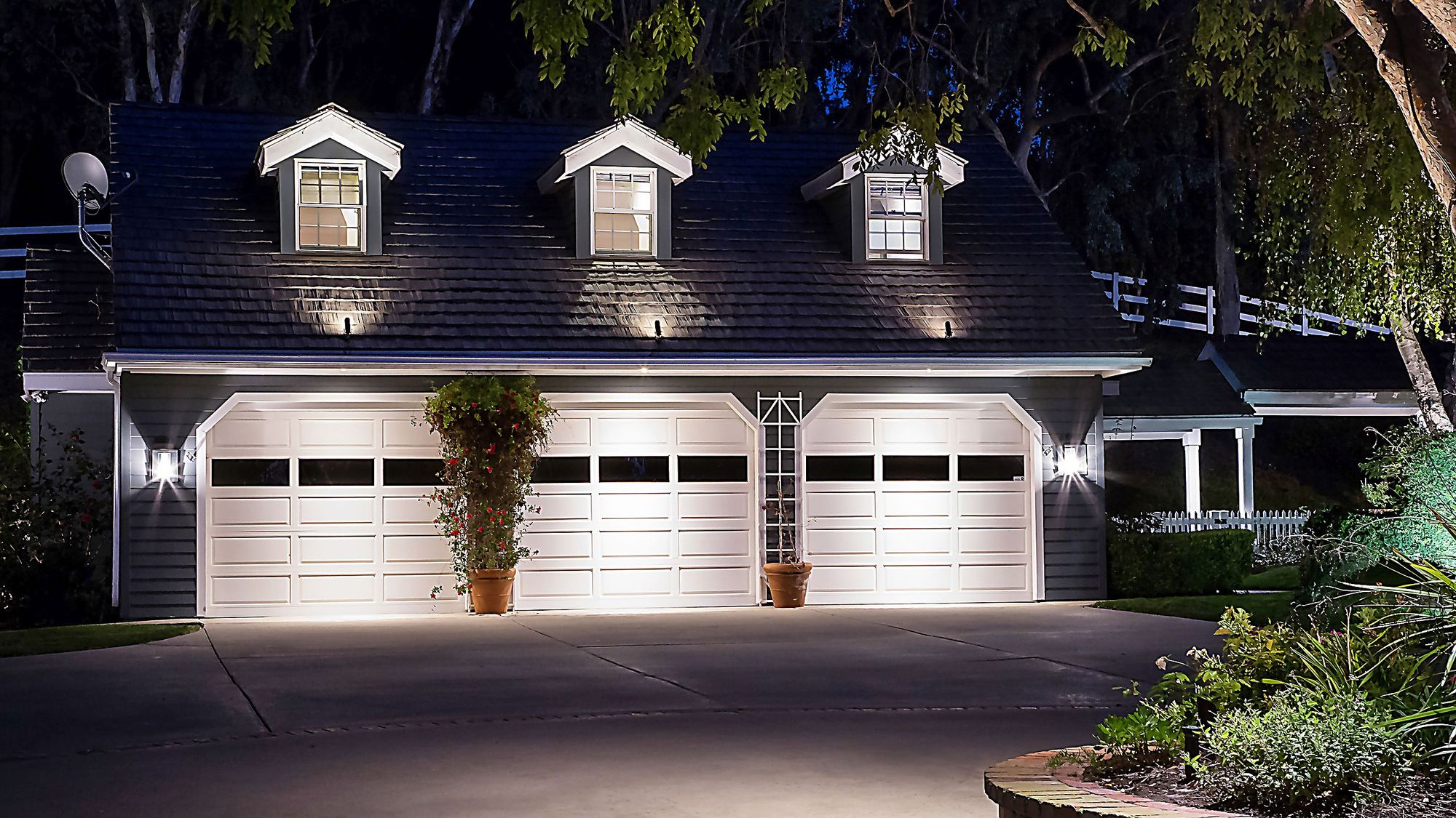 How to Choose the Right Style of Exterior Garage Lights for Your Home
