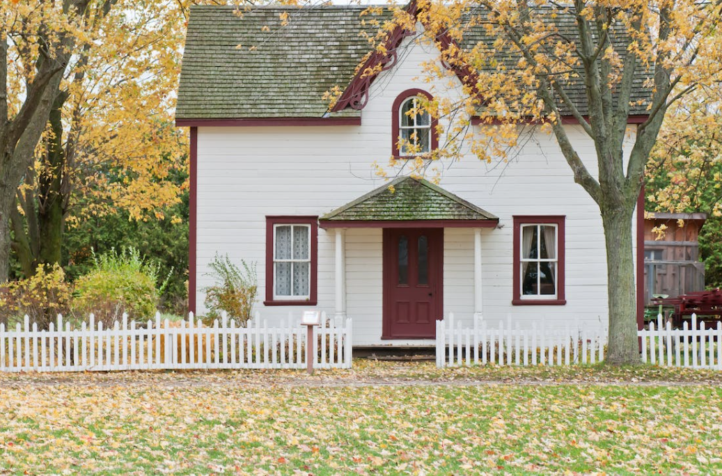 How to Choose The Right Fence for Your Property Line