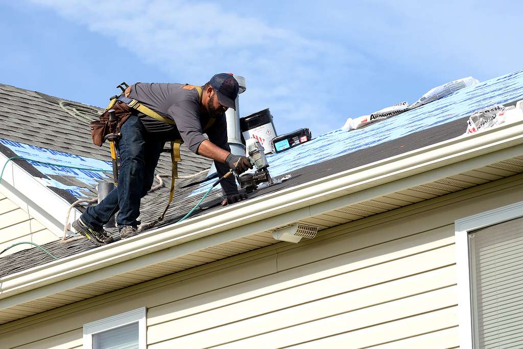 4 Steps to Start Your Own Roofing Business (Plus 2 Things You'll Need)
